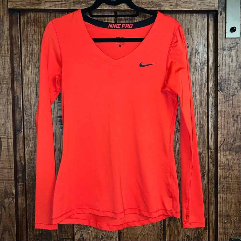 EUC Women’s Nike Pro Dri Fit V-Neck Long-Sleeve Shirt in Red Orange Size Large